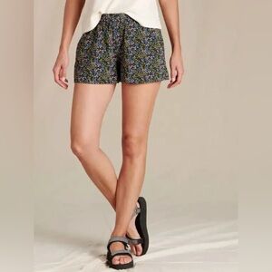 Toad&Co Sunkissed Pull-On Short in Black Star Print size Medium NWT CURRENT